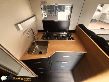 E 8Adria Matrix670SL Semintegrale5Posti Adria Letti Gemelli Posteriori Veicolo ANoleggio Nolo Camper Cucina